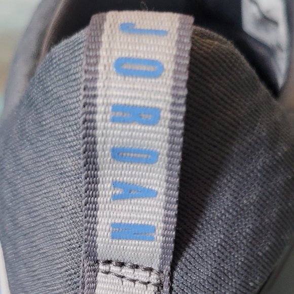 JORDAN BRAND MENS SNEAKERS IN NORTH CAROLINA TARHEELS COLORS - Picture 6 of 7